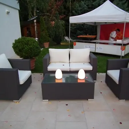 Les Jardins D'adalric Hotel